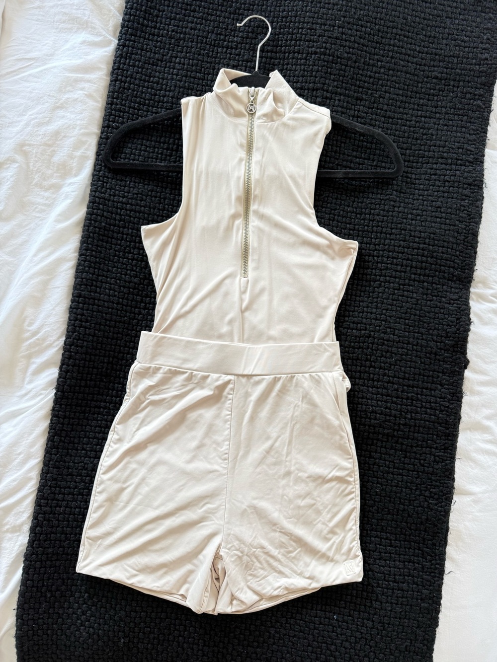 Sleeveless Zip-Front Cream Set